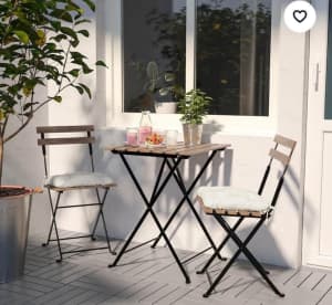 Outdoor wooden table and chairs!