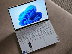 Lenovo laptop Yoga Slim 7i Carbon - Intel 11th Gen - QHD - 975 grams