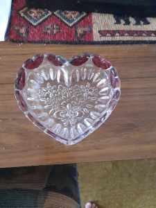 Beautiful heart shape crystal bowl in good condition 