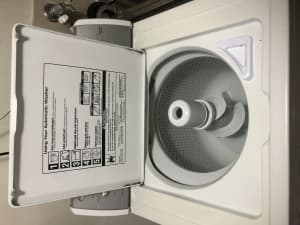 Whirlpool 7.5kg commercial quality top load washing machine