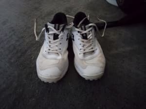 Kookaburra Boys Size 4UK, 5US, FR38 Cricket shoes