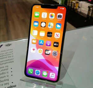 IPHONE 11 PRO MAX 64GB GOLD COMES WITH WARRANTY