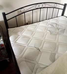 Queen bed, pillow top mattress