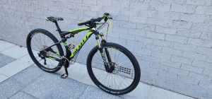 Large 29inch scott spark bike like new Only used 2 times 