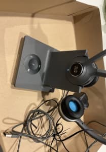 Cisco headset 562 with Muti Standard Base in as new condition