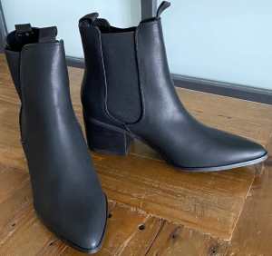 Brand New Ravella Faller Black Smooth Boots