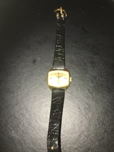 Ladies omega watch has gold bracket