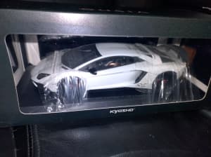 1/18 Kyosho Lamborghini Aventador SV white model car