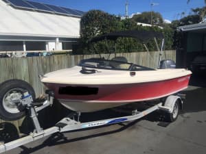 Haines Hunter Runabout Boat 445R