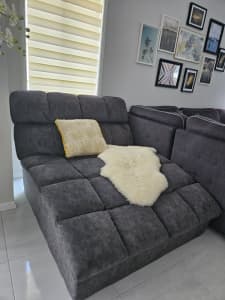 Comfortable Axel Fabric Chaise Sofa