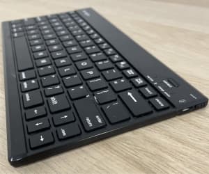Kensington Keyfolio Pro2 Bluetooth Keyboard in excellent condition