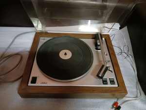 CLASSIC PHILIPS TURNTABLE RECORD PLAYER MADE IN HOLLAND 