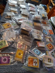Huge bulk lot of Pokemon cards!!
