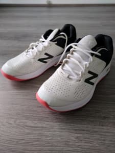 CK4030 NEW BALANCE CRICKET SHOES WITH SPIKES