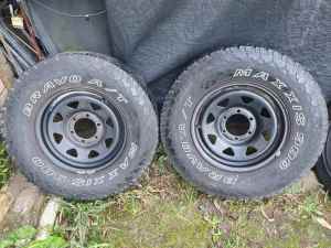Pair of 4x4 rims & 265/70×16 tyres