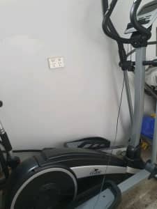 Elliptical trainer excercise bike