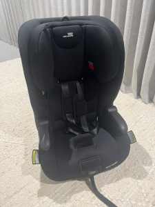 X2 Britax Safe N Sound Maxi Rider car seats black