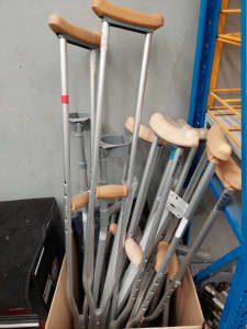 Set of Crutches (under arm)