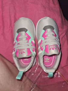 Adidas shoes size 7c toddler 