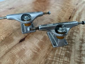 Skateboard INDEPENDENT STAGE 11 HOLLOW SILVER TRUCKS 139