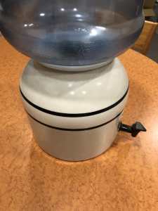 Ceramic water dispenser