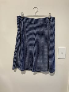 Review Striped Skirt Size 10