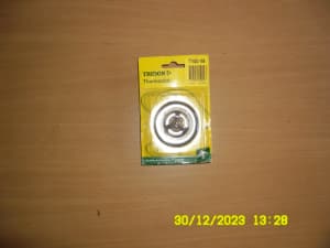 Jeep Grand Cherokee WJ WG V8 Thermostat and gasket NEW
