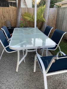 Free 8 seater outdoor setting