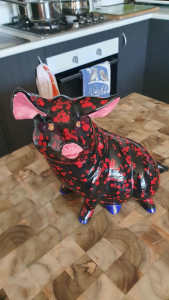 Large pig ornament $15ono great buy 