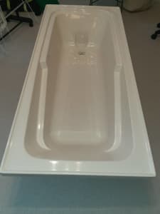 Acrylic bath tub  1675mm long