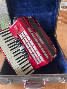 Piano accordion 96 bass good condition