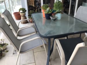 GLASS TABLE PLUS 6 CHAIRS IN VERY GOOD CONDITION OUTDOOR SETTING.