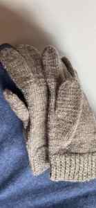 HAND KNITTED PURE WOOL GLOVES - size L New
