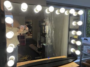 Lumiere Pro Makeup Mirror - dimmable /touch lights