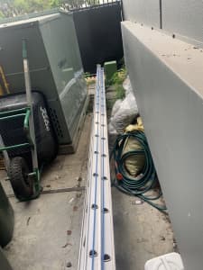 Extra long 6.3m/11.2m extension ladder