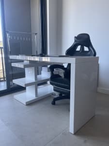 White L shape desk - Good condition