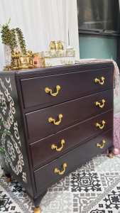 Chest of drawers/Dresser 