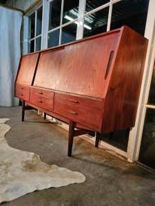 Gorgeous Danish Mobelproducent Mid-Century Teak Sideboard -Can Del