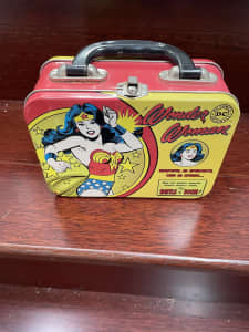 Vintage collectable Wonder women lunch box tin