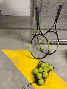 2 Tennis rackets, 10 tennis balls