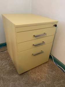 Mobile Pedestal with 3 filing drawers