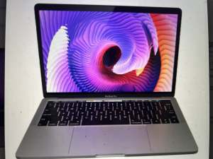 MacBook Pro 2018 - 256GB i7 - Brand: Apple - Grey (2nd Hand)