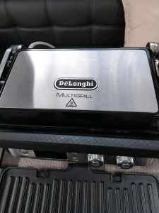 Delonghi multi health grill with additional plates 