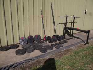 BENCH PRESS WITH BARS AND 40 WEIGHTS.