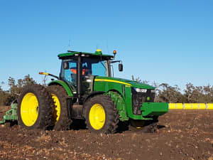 Tractor drivers and farm hands wanted