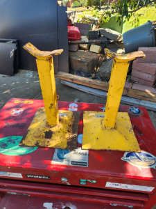 Car stands 20 dollars 