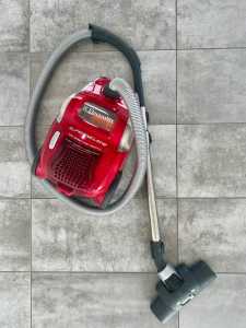 Vacuum: Electrolux SuperCyclone, Red