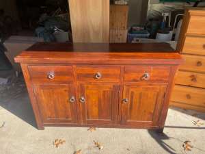 Buffet Unit in Good Condition