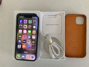 Iphone13 128GB black with accessories