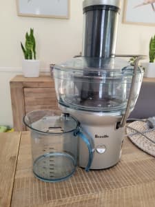 Breville Juicer with jug